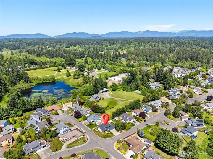 The east hill of Kent includes this desirable enclave in the Northpeak Crest neighborhood. Large walkable streets with easy access to everywhere (though you couldn't tell from the property!)