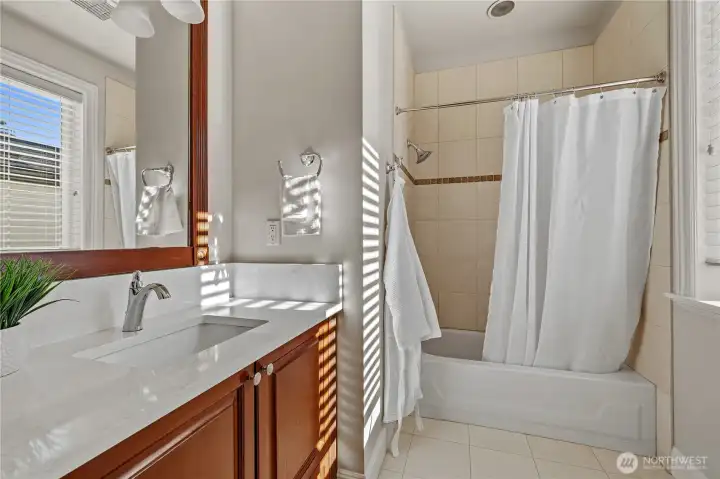 Upper Bedroom 2 - BA