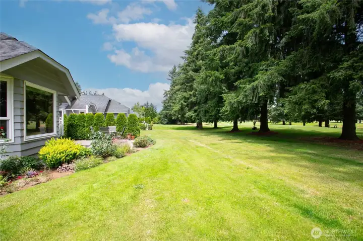Surrounded by peaceful greenery Surrounded by peaceful greenery