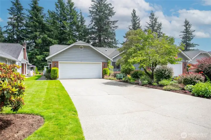Huge driveway! Easily park 4 cars! Huge driveway! Easily park 4 cars!
