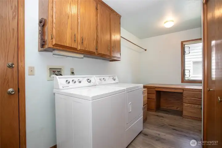 Large utility room off garage entry with nice speed queen w/d set included. Nice flex space, could add freezer, another fridge, more storage, etc. Large utility room off garage entry with nice speed queen w/d set included. Nice flex space, could add freezer, another fridge, more storage, etc.