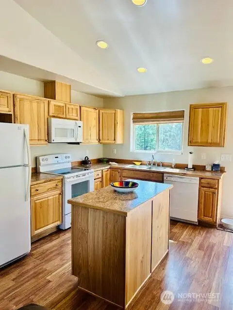 Kitchen w/ island