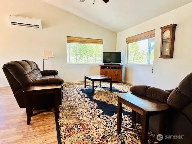 Vaulted ceilings in living room, kitchen eating area