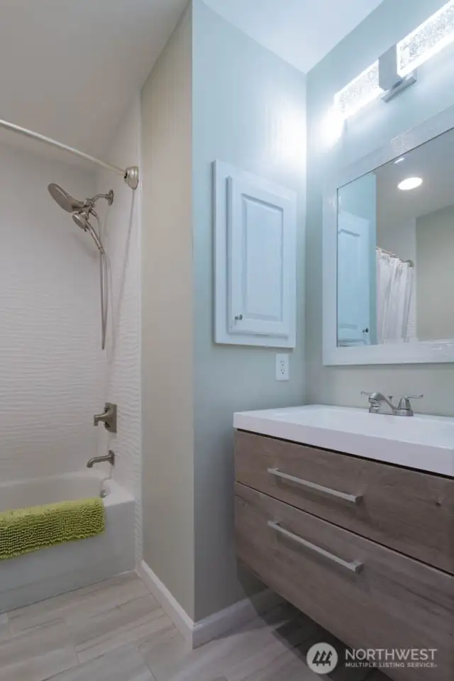 Full Bathroom Upstairs