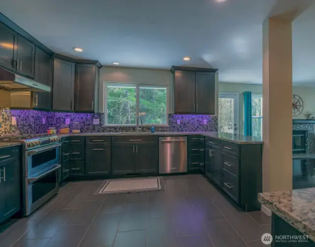 SS double oven range, dishwasher & fridge stay