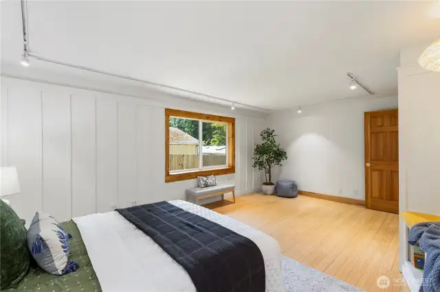Bonus room dimensions 14'8" x 19'6"...I told you HUGE!