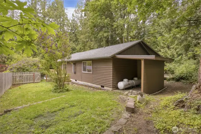 Side yard view of home!
