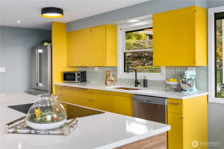 Vibrant Kitchen!