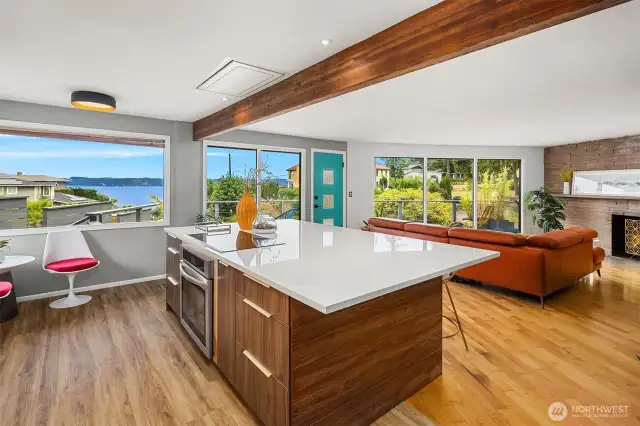 Large Island - great for entertaining!