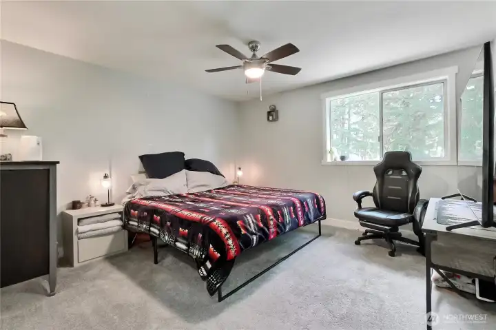 Spacious 2nd bedroom