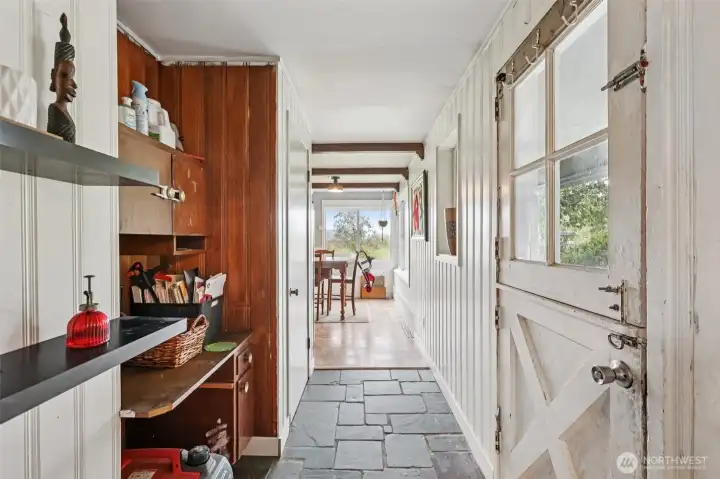 Hallway to kitchen
