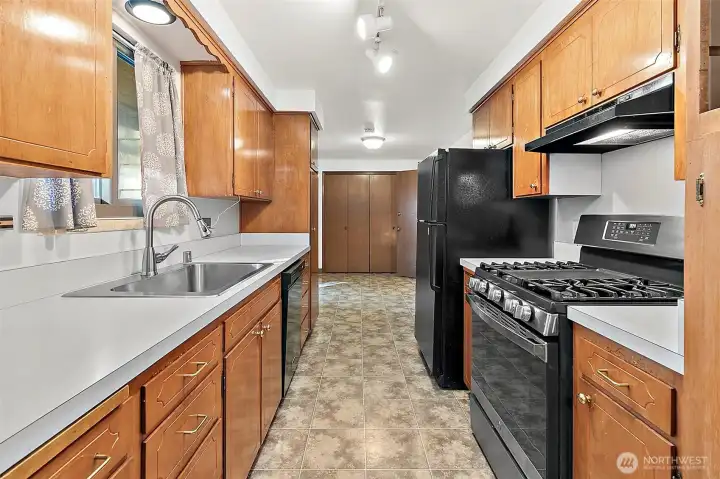 gallery kitchen splits the 2 wings of the house