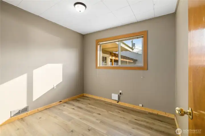 Office space or 3rd bedroom