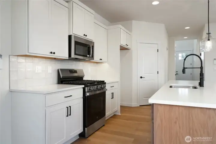 Kitchen - Features and colors may differ.