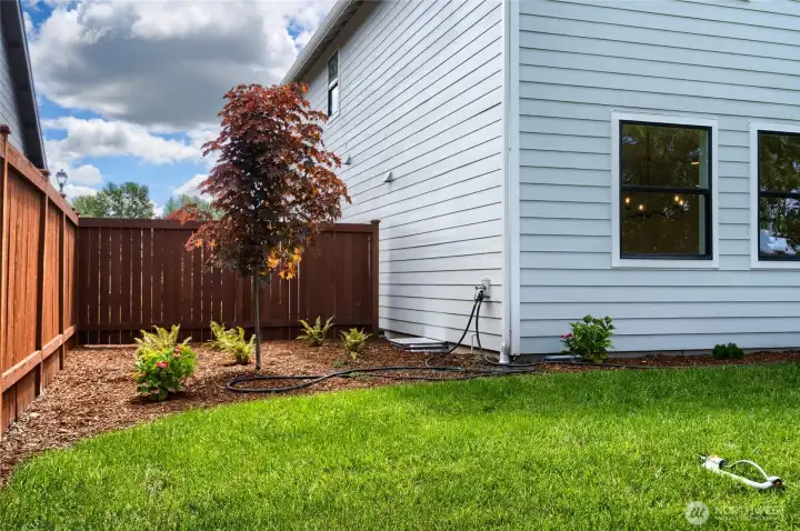 2131 - Chase Plan - Features and colors may differ.