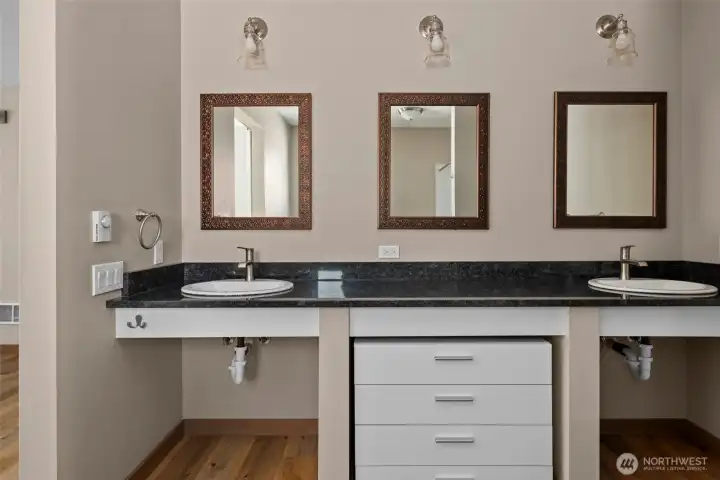 Very spacious primary bathroom with all the comforts and luxuries. Dual sinks and granite countertop.