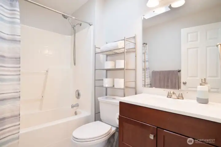 Main Bedroom Full Bathroom