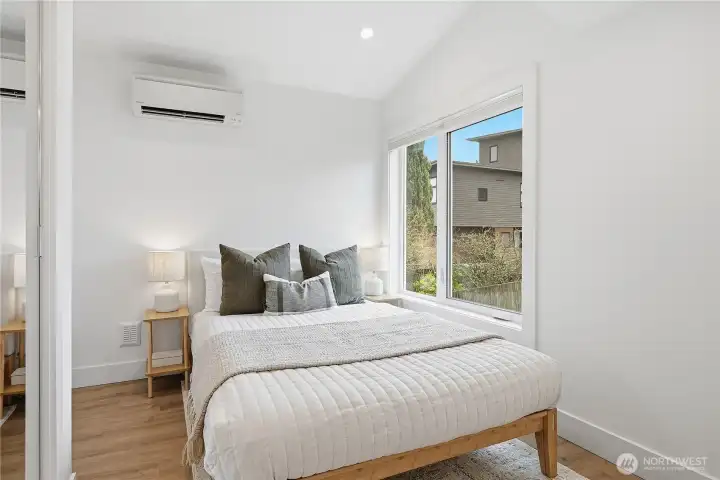 Secondary bedroom with en suite. Can also serve as an office.