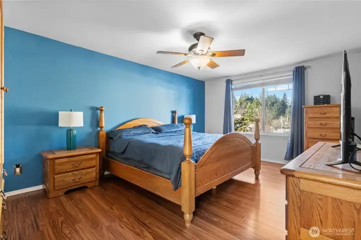 Primary bedroom with en suite bath and walk in closet