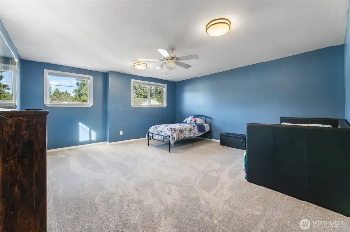 This is a HUGE recreation room