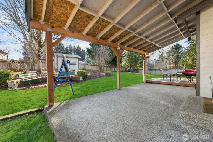 Huge, covered patio