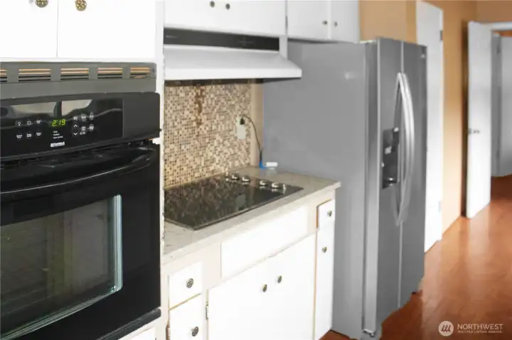 kitchen oven and range