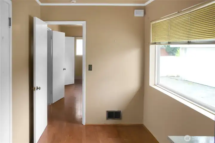 breakfast area off kitchen