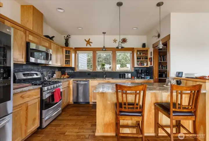 Beautiful kitchen with eating space