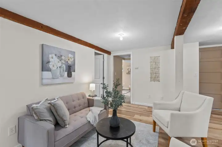 Use this space in various ways! Could also be used for MIL or income potential