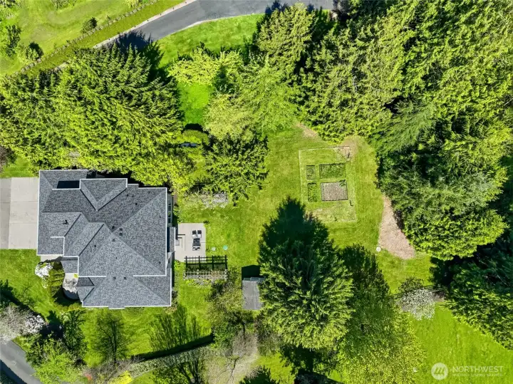Such a great property. It is ready for your ideas and plans. Brand new roof, gutters and LeafGuard system with transferable warranty.