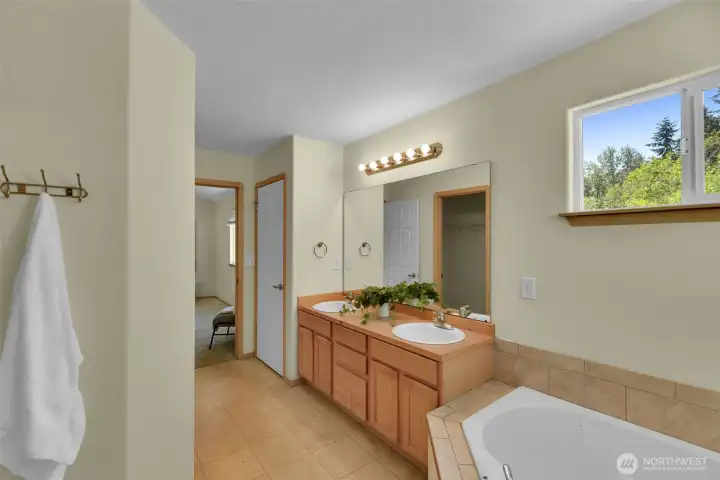 Primary en-suite