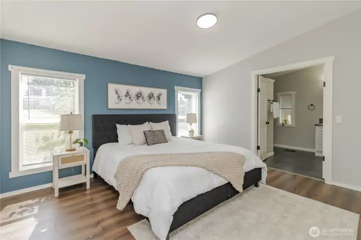 Large Primary bedroom Large Primary bedroom