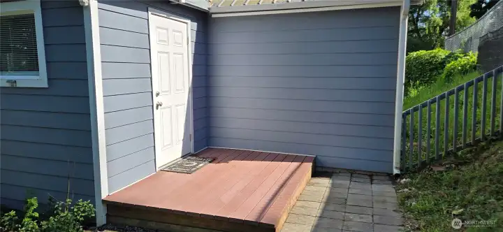 Rear deck off of laundry/mud room
