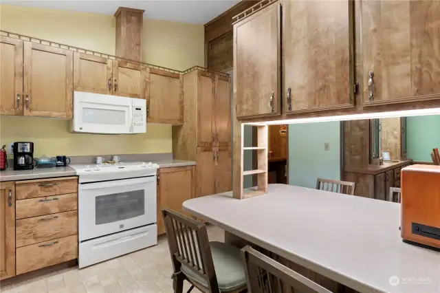 This kitchen is both efficient and gorgeous. You'll also have the peace of mind knowing your new home comes with the balance of a transferrable American Shield Home Warranty which will extend until January 2026, and at no cost to you.