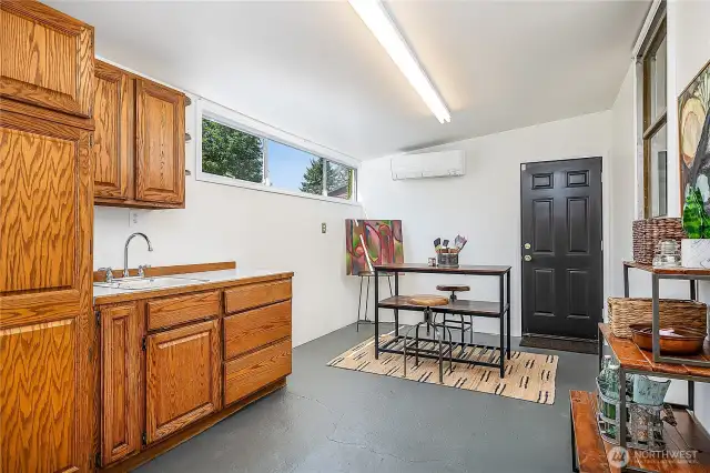 Great art studio or workshop - with heat and A/C!
