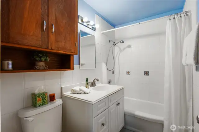 Main level full bath