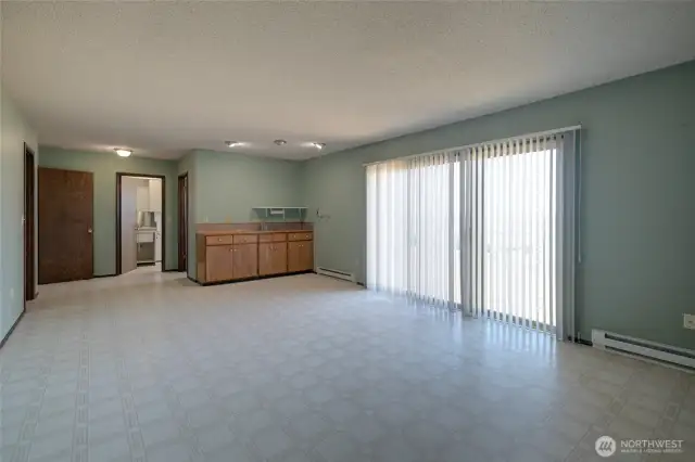 Large family room with wet bar