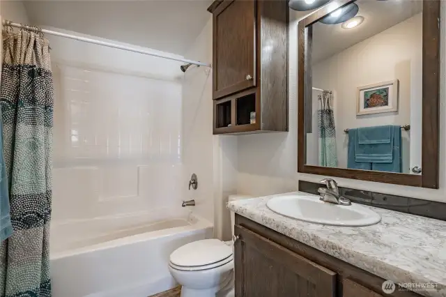 2nd Full bathroom outside bedroom #2&3
