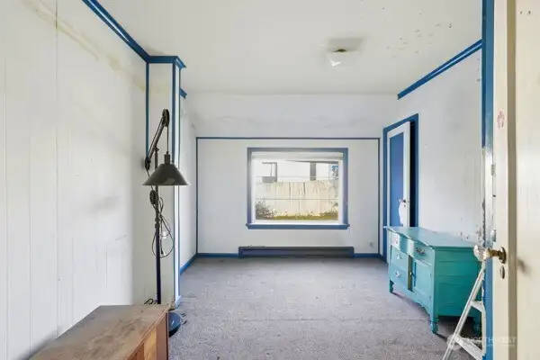 2nd bedroom main floor