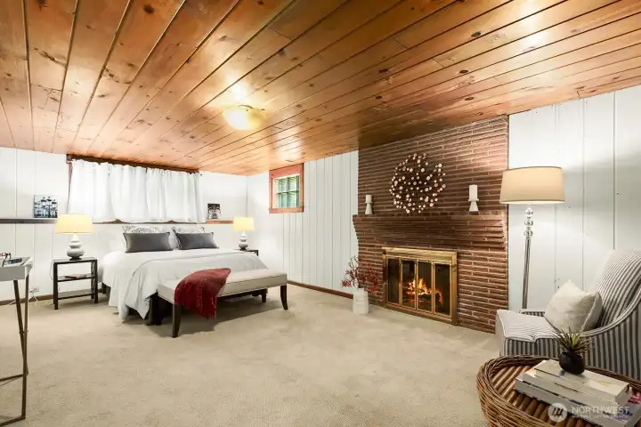 Potential 3rd bedroom suite or rec room.