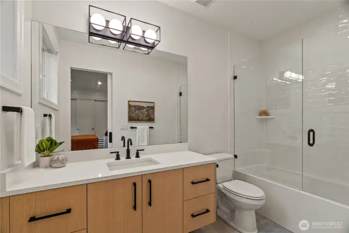 Bedroom 1 Ensuite Bath