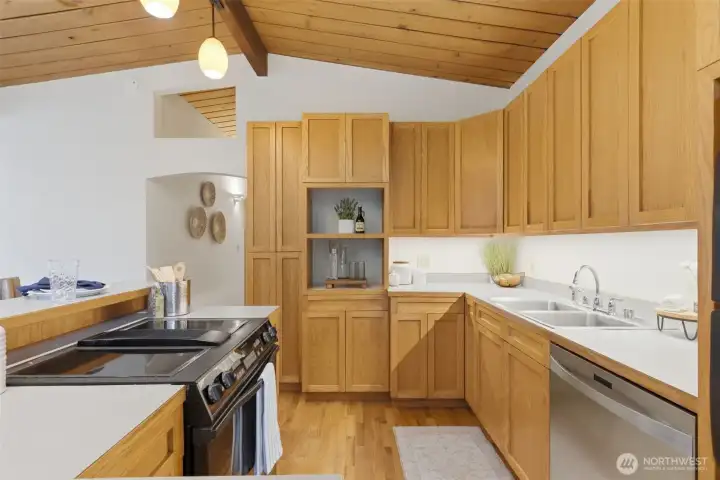 Great flow for ease of entertaining.