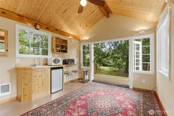 Cozy and Charming Retreat!