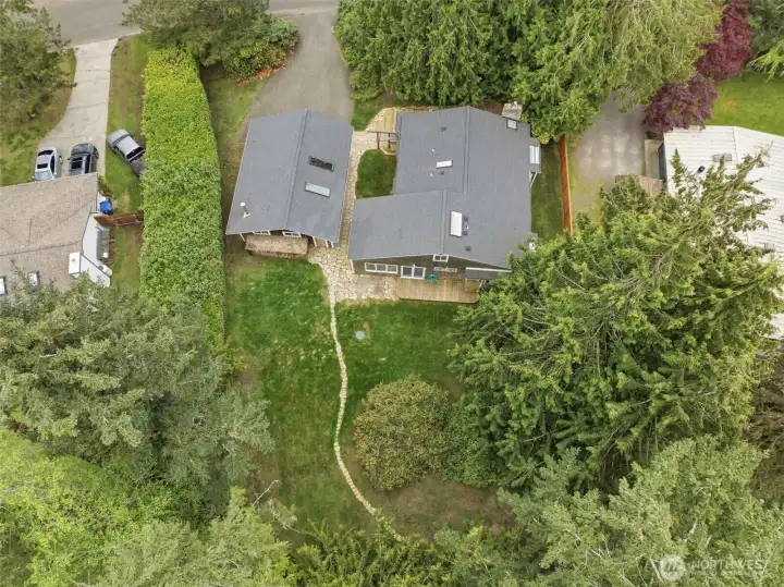 From this aerial, you can see the path leading to the cottage/outbuilding.