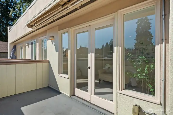 Upper level deck/balcony off the primary