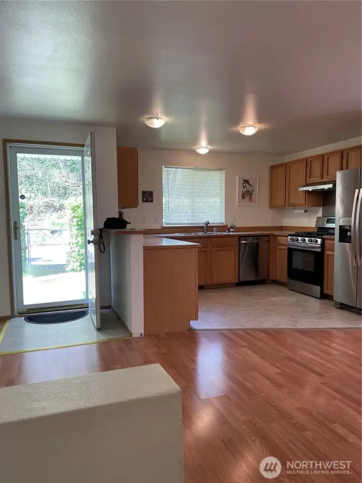 Kitchen- all appliances stay