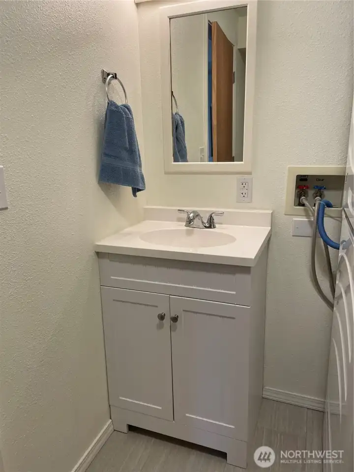 accessible washer/dryer hook-ups