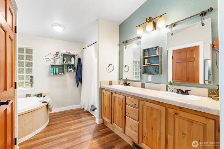 5 piece ensuite.