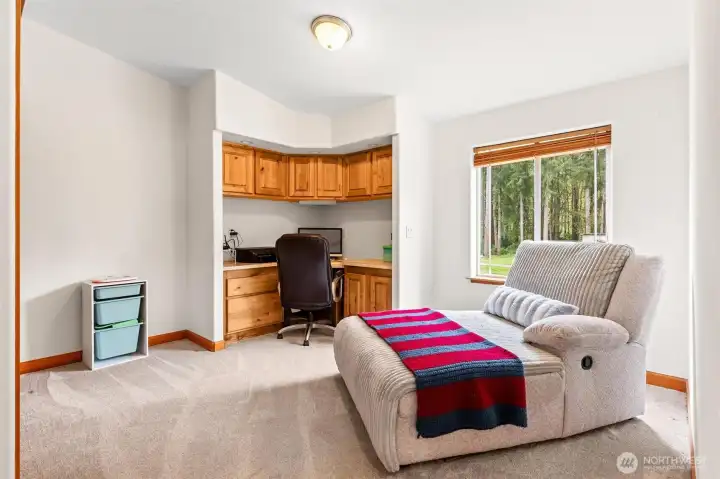 Third bedroom/office/craft room.