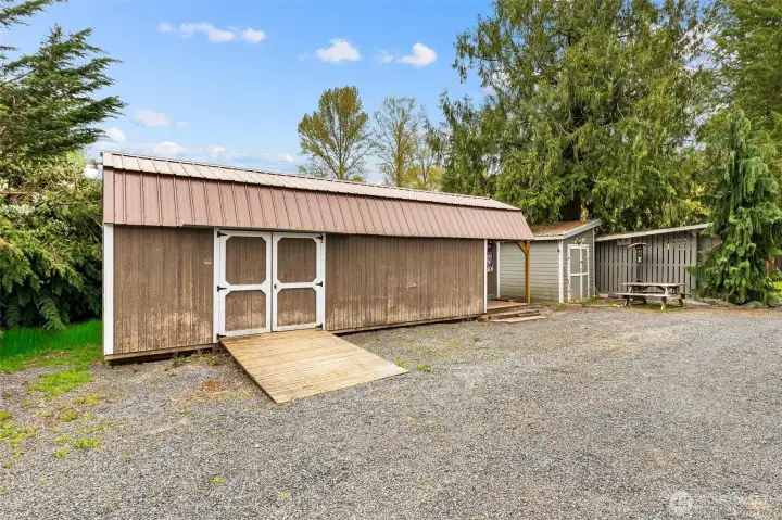 Shed/shop with so much potential! Tiny home maybe?